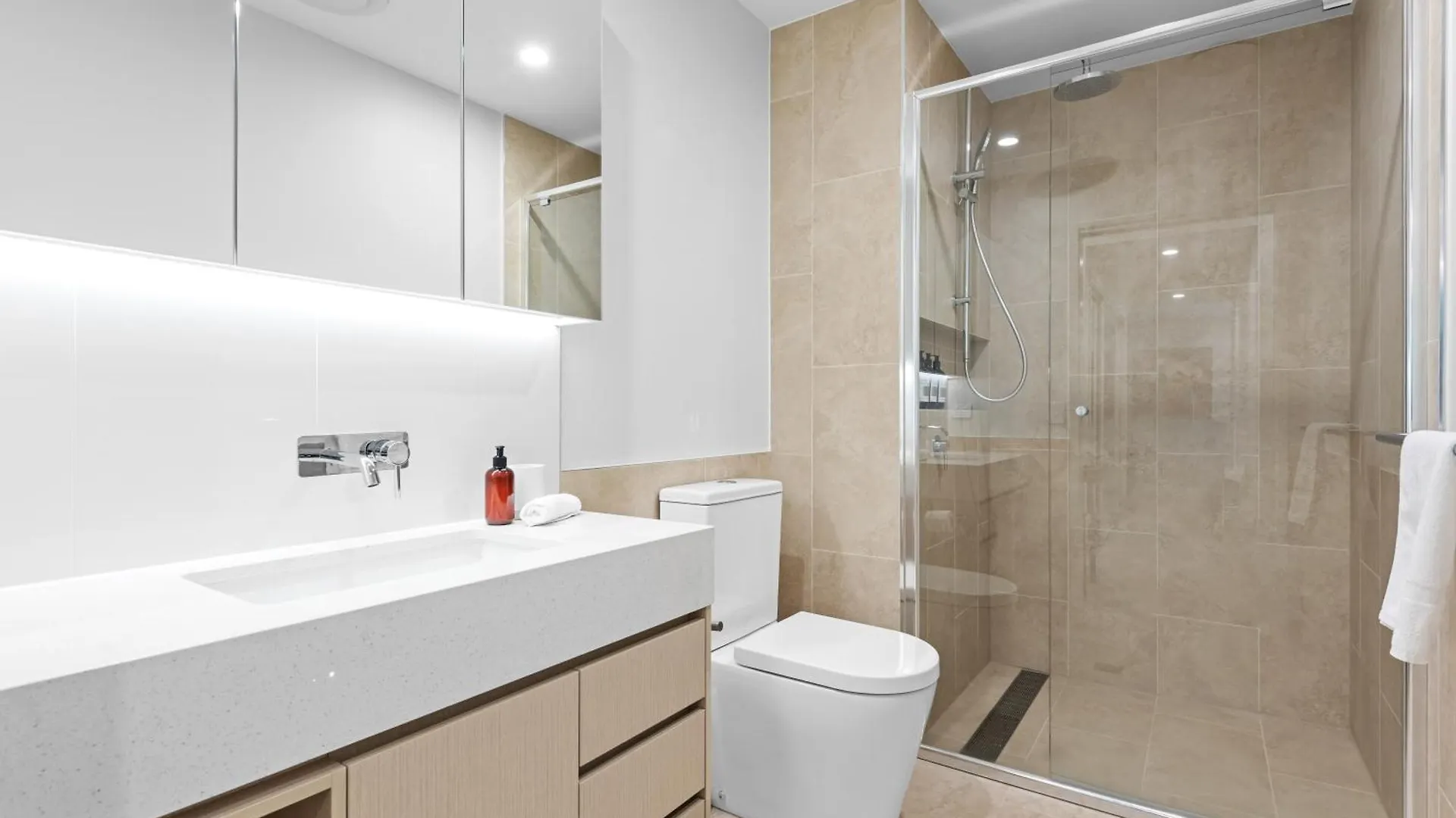 Riverside 2Br Apt With Amazing Rooftop Pool & Parking Брисбен 0*,  Австралия
